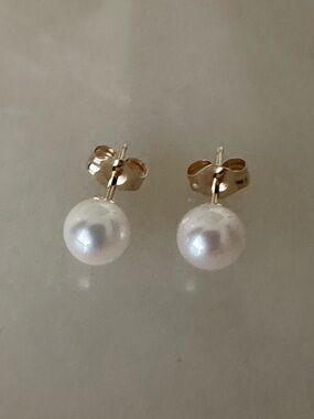 14k Solid Gold White Pearl Stud Earrings